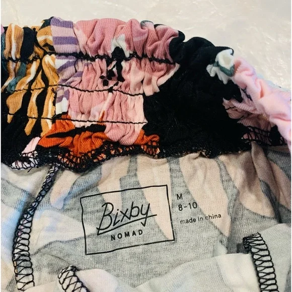 BRAND new, never worn, Bailey Lane, smocked waist knit shorts-size 8-10 - Picture 3 of 5